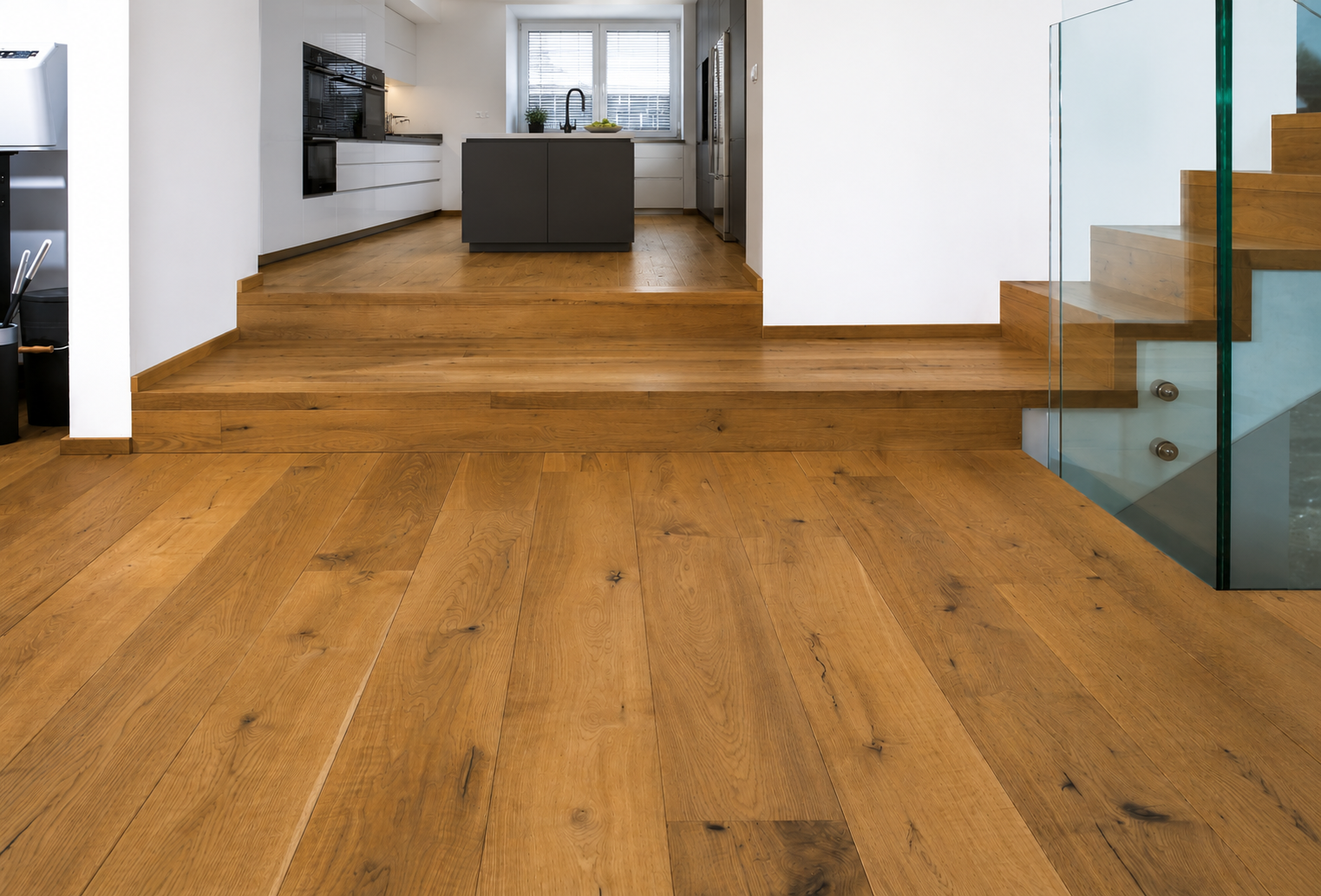 Landhausdiele Eiche in modernem Neubau mit Glastreppe